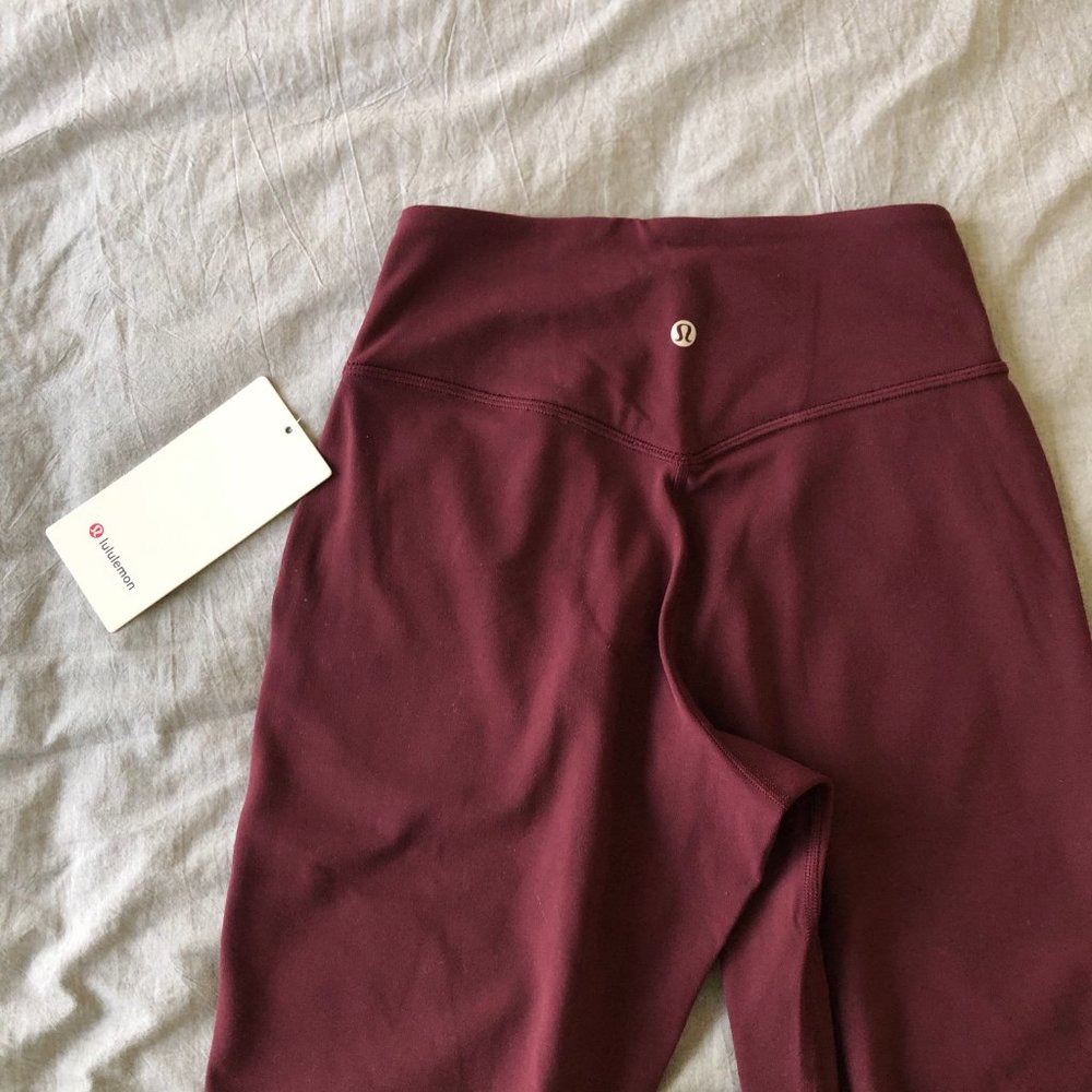 (NWT) Align Jogger Crop in Maroon (Size 4)